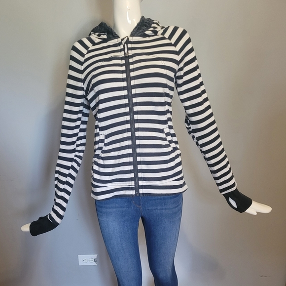 Lululemon Movement Jacket in Apex Stripe, GUC, Size 8 - Picture 2 of 6